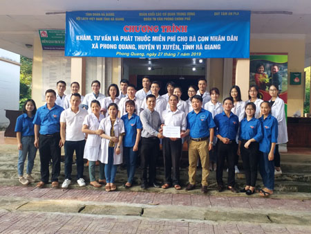 Khám bệnh, phát thuốc miễn phí cho người dân Hà Giang